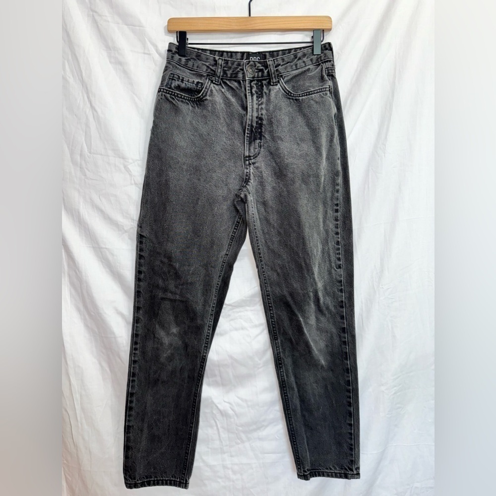 BDG Urban Outfitters Black Wash Denim High Rise Straight Leg Mom Jean size 27